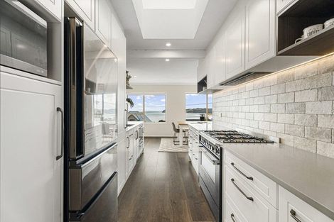 Photo of property in 2 Melandra Road, Stanmore Bay, Whangaparaoa, 0932