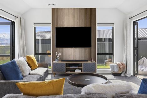 Photo of property in 37 Farrant Drive, Wanaka, 9305