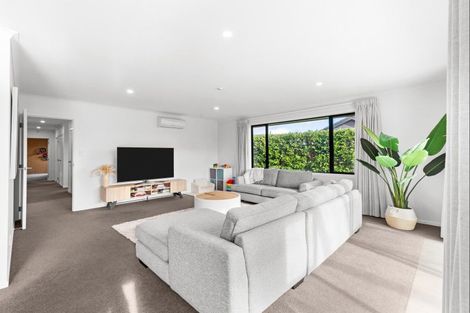 Photo of property in 31 Chestnut Close, Kelvin Grove, Palmerston North, 4414