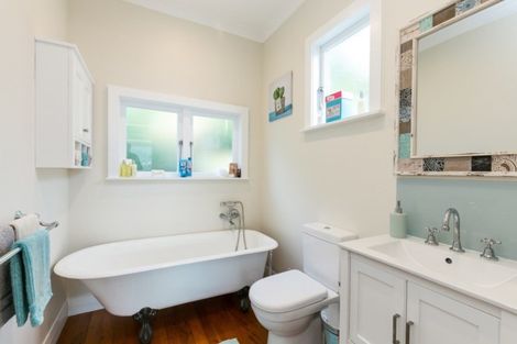 Photo of property in 54 Richmond Avenue, Karori, Wellington, 6012