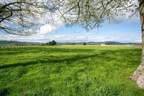 Photo of property in 374 Victoria Road, Pukemoremore, 3493