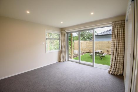 Photo of property in 50a Kahu Road, Paremata, Porirua, 5024