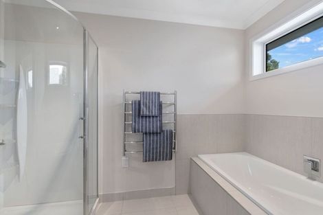 Photo of property in 59a Lonely Road, Fairview Heights, Auckland, 0632