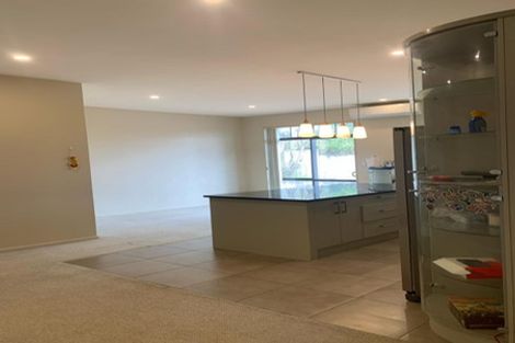 Photo of property in 3 Stroud Place, Henderson, Auckland, 0612