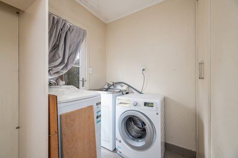Photo of property in 1/2 Kashmir Road, Glen Eden, Auckland, 0602