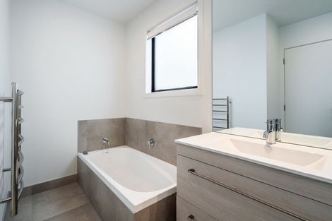 Photo of property in 5c Nea Place, Hillcrest, Auckland, 0627