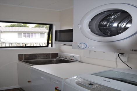 Photo of property in 52 Meadowood Drive, Unsworth Heights, Auckland, 0632