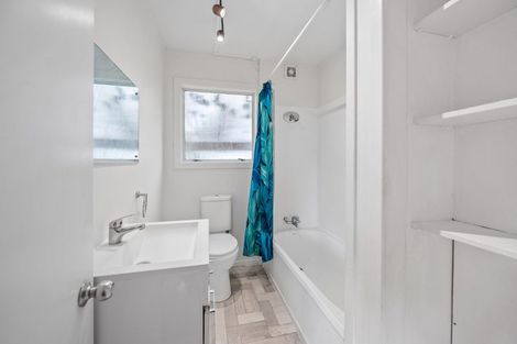 Photo of property in 37 Makiri Street, Helensville, 0800