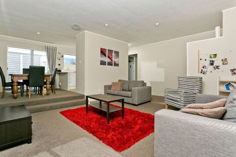 Photo of property in 4 Rook Place, Unsworth Heights, Auckland, 0632