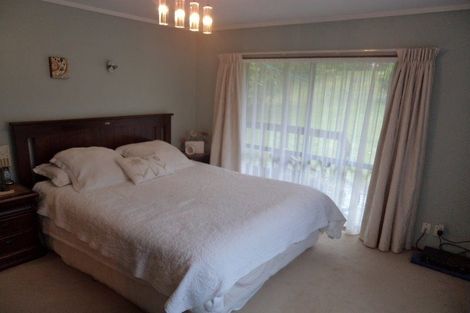 Photo of property in 130 Cliff View Drive, Green Bay, Auckland, 0604