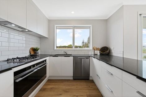 Photo of property in 35 Hayfield Way, Karaka, Papakura, 2113