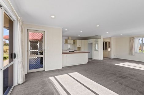 Photo of property in 28 Oaklands Drive, Cambridge, 3434