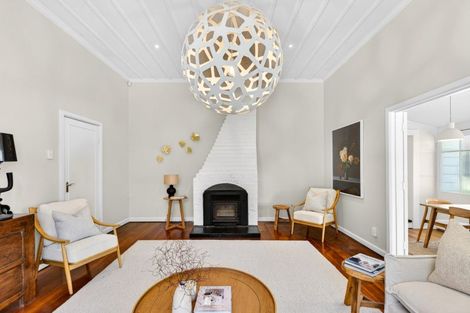 Photo of property in 129 Te Mata Road, Havelock North, 4130