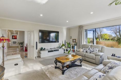 Photo of property in 41 Holcombe Drive, Paraparaumu, 5032