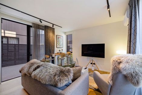 Photo of property in 33 Casterway Crescent, Jacks Point, 9371