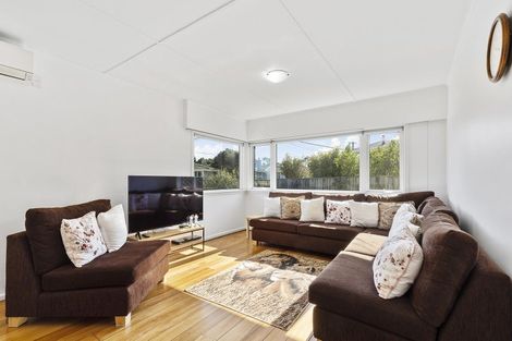 Photo of property in 2 Kenmore Street, Newlands, Wellington, 6037