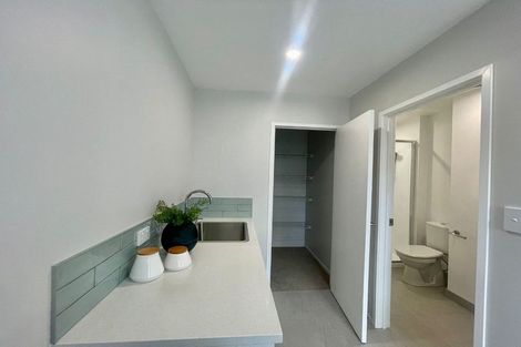 Photo of property in 2 Mikoikoi Crescent, Mangere Bridge, Auckland, 2022