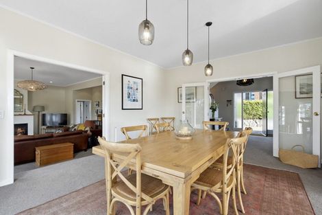 Photo of property in 53 Seaview Road, Paremata, Porirua, 5024