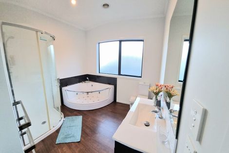 Photo of property in 11 Bickerton Rise, Churton Park, Wellington, 6037