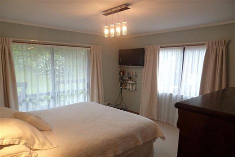 Photo of property in 130 Cliff View Drive, Green Bay, Auckland, 0604