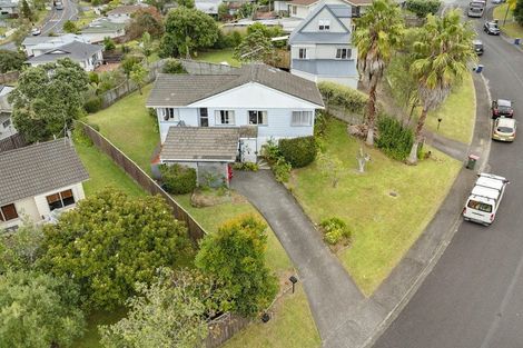 Photo of property in 6 Tetrarch Place, Totara Vale, Auckland, 0629