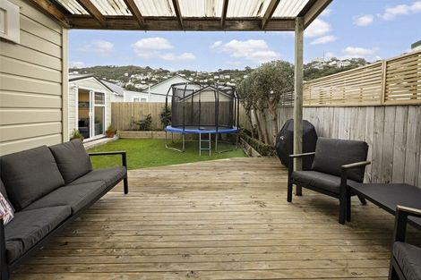 Photo of property in 112 Onepu Road, Lyall Bay, Wellington, 6022