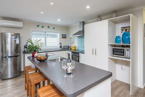 Photo of property in 208 Mazengarb Road, Paraparaumu, 5032