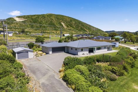 Photo of property in 1 Te Naihi Place, Paraparaumu, 5032