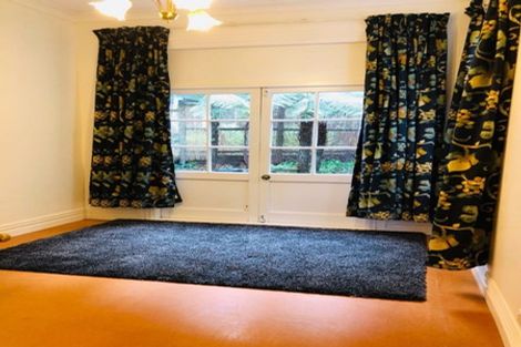 Photo of property in 55 Garden Road, Northland, Wellington, 6012