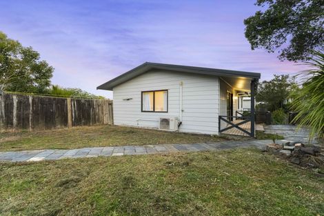 Photo of property in 1/729 Swanson Road, Swanson, Auckland, 0612