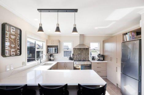 Photo of property in 9 Lorenzo Place, Kelvin Grove, Palmerston North, 4414