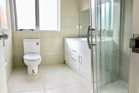 Photo of property in 18 Newington Road, Henderson, Auckland, 0612