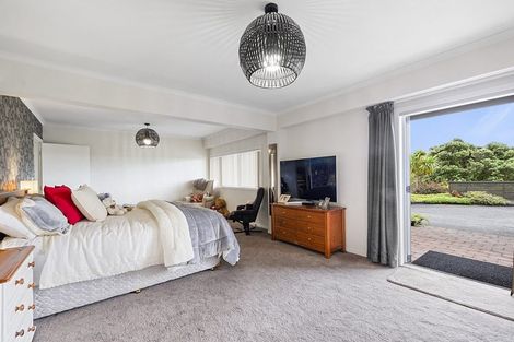 Photo of property in 38 Seaview Road, Marfell, New Plymouth, 4310