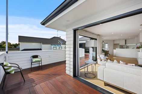 Photo of property in 2/30 Eastern Beach Road, Eastern Beach, Auckland, 2012