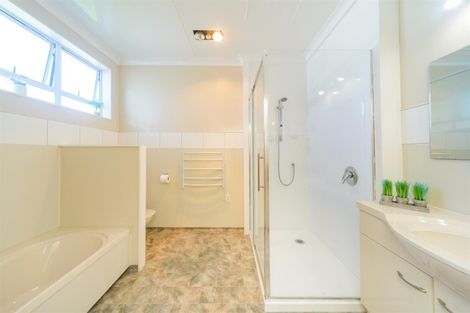 Photo of property in 20 Ross Street, Marton, 4710