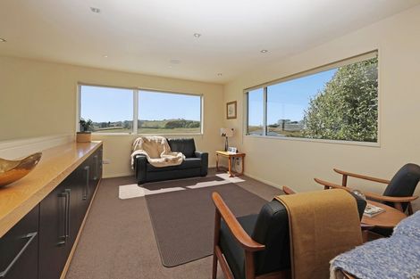 Photo of property in 141 Awamoa Road, Holmes Hill, Oamaru, 9401