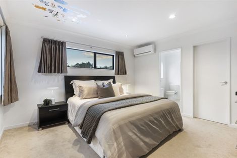 Photo of property in 31 Trotting Terrace, Fairview Heights, Auckland, 0632