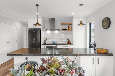 Photo of property in 4 Navy Lane, Papamoa, 3118