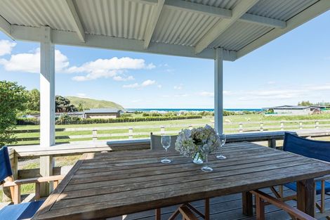 Photo of property in 8 Shoal Beach Road, Aramoana, Omakere, 4271