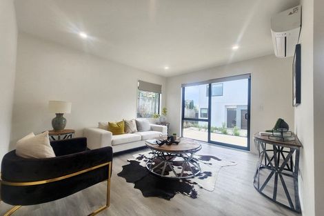 Photo of property in 15 Matterhorn Crescent, Northpark, Auckland, 2013