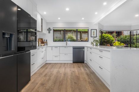 Photo of property in 25 Kilkelly Close, Tawa, Wellington, 5028