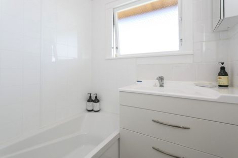 Photo of property in 33 Sunset Street, Hilltop, Taupo, 3330