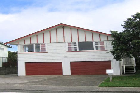 Photo of property in 64 Horokiwi Road West, Newlands, Wellington, 6037