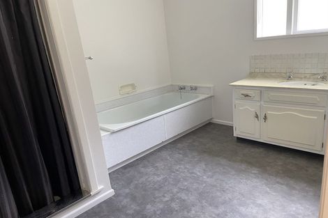 Photo of property in 162 Broderick Road, Johnsonville, Wellington, 6037