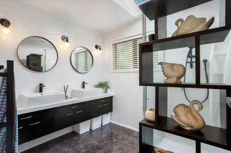 Photo of property in 1/17a Clematis Avenue, Murrays Bay, Auckland, 0630