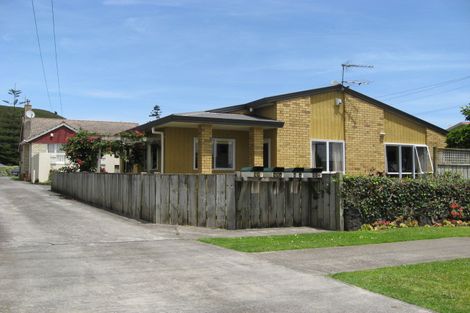 Photo of property in 2/49 Mcintyre Road, Mangere Bridge, Auckland, 2022