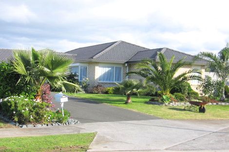Photo of property in 10 Newry Close, East Tamaki Heights, Auckland, 2016