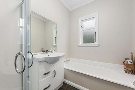 Photo of property in 4 Kopara Grove, Stokes Valley, Lower Hutt, 5019