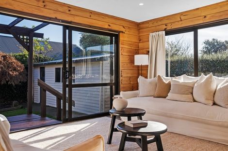 Photo of property in 2/74 Aorangi Road, Bryndwr, Christchurch, 8053