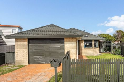 Photo of property in 15a Watson Drive, Paraparaumu Beach, Paraparaumu, 5032